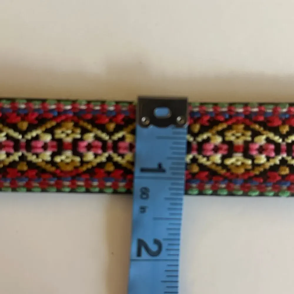 Unbranded embroidered belt